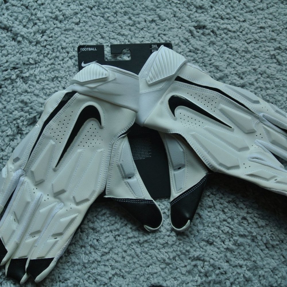 Nike D-Tack 6.0 Football Gloves White Black Men’s Size Medium L 3XL CK2926-101